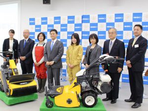 女性も軽々操作！簡単で使いやすい草刈り機が登場
