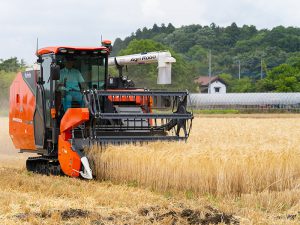 業界初の自動運転機能つきコンバインがスゴイ！作業が効率化する4つのポイント