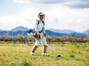 刈払機作業の負担を軽減！ 除草前に買っておくべき基本アイテム