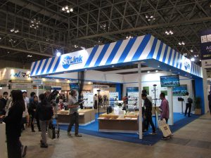 「2019年仕様」の最新鋭ドローン展示、完全自動航行で農薬散布が可能に