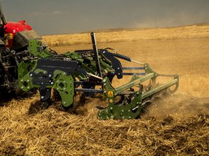 簡単整地で作業効率が一気にアップ！ トルコの最新機が日本初上陸