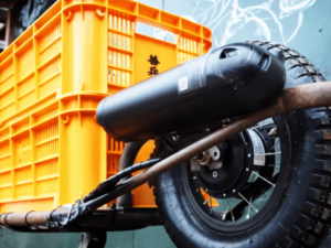 手押し一輪車を電動化へ！ 作業負荷を軽減できる改造キット「E-cat kit」とは
