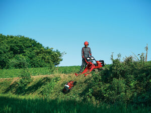 業界初！60度の急斜面でも草刈り可能な草刈機「ベローン」で安心・安全＆ラクな作業へ